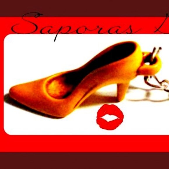 Handmade Wood Keychain High Heel Design - Picture 1 of 2